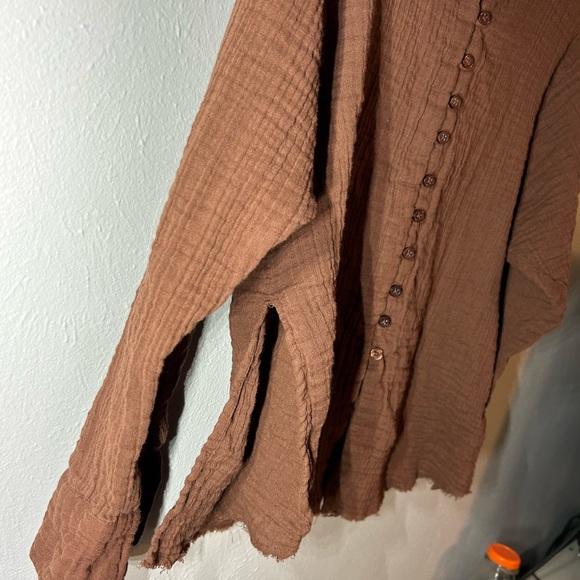 SOLD!! NO LONGER AVAILABLE!!! Urban Outfitters Women’s Brown Button Down! - Picture 3 of 8